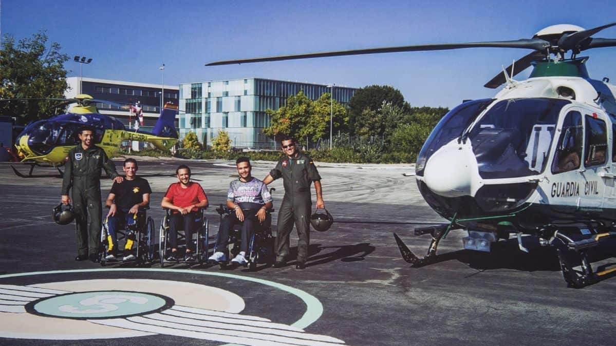 La Guardia Civil junto a personas con discapacidad dedican su calendario al Hospital de Parapléjicos