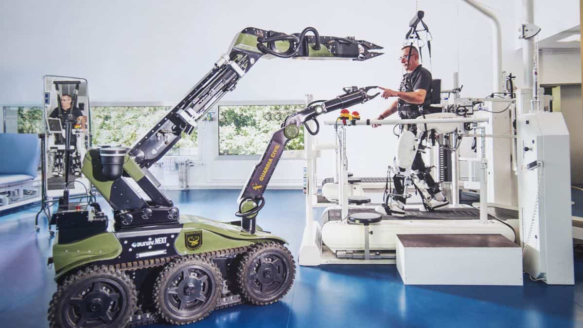 La Guardia Civil junto a personas con discapacidad dedican su calendario al Hospital de Parapléjicos