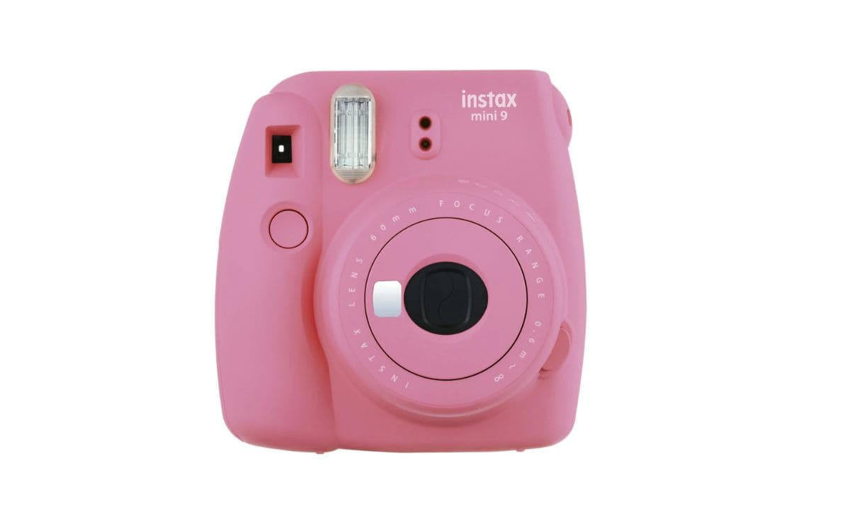 Cámara de fotos instantáneas en El Corte Inglés./ Foto de Canva