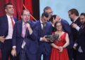Actores de Campeones recibiendo los premios Goya en 2019