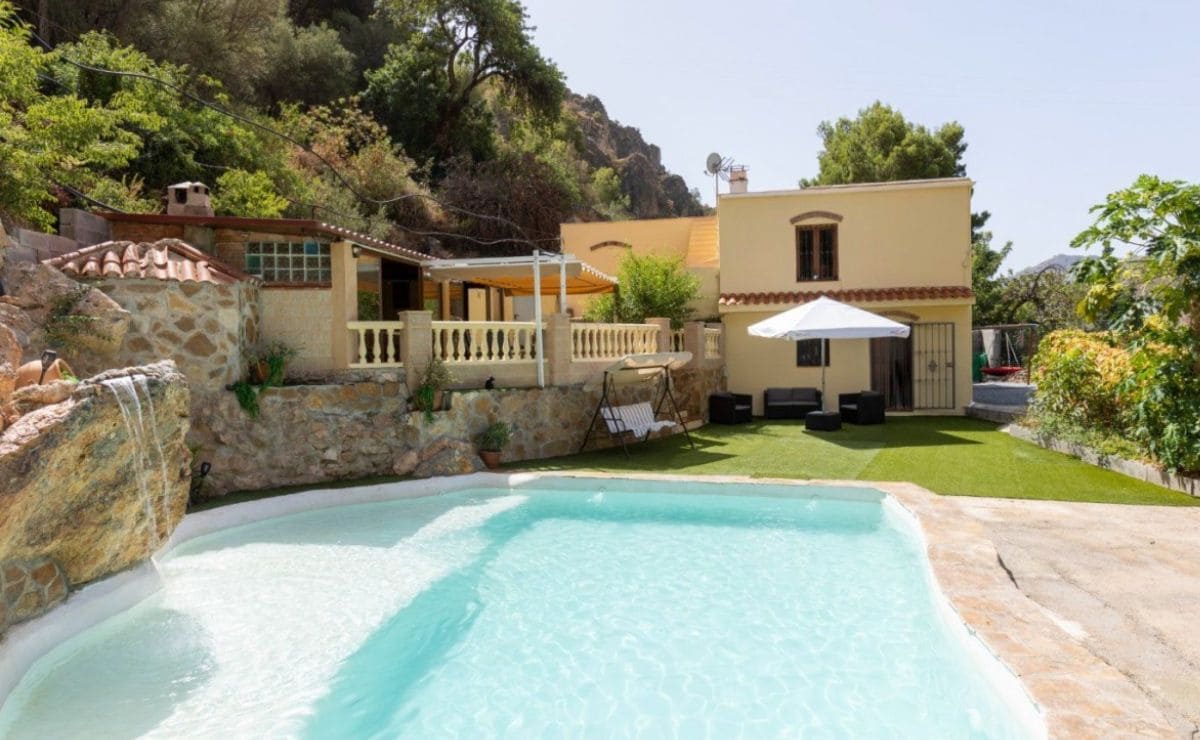 Casa rústica con piscina./ Foto del Idealista