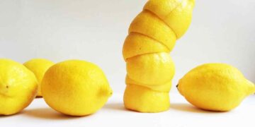 ¡No tires la cáscara del limón! Estas son sus grandes propiedades para la salud