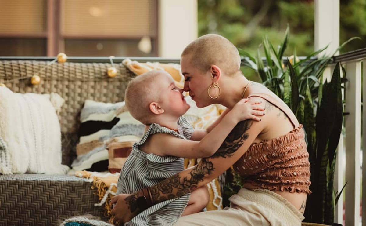 Chelsea Sallese se rapa la cabeza para luchar cancer hija Ava