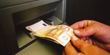 Cheque de la Agencia Tributaria./ Foto de Canva