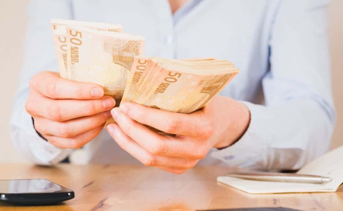 Cheque de la Agencia Tributaria./ Foto de Canva