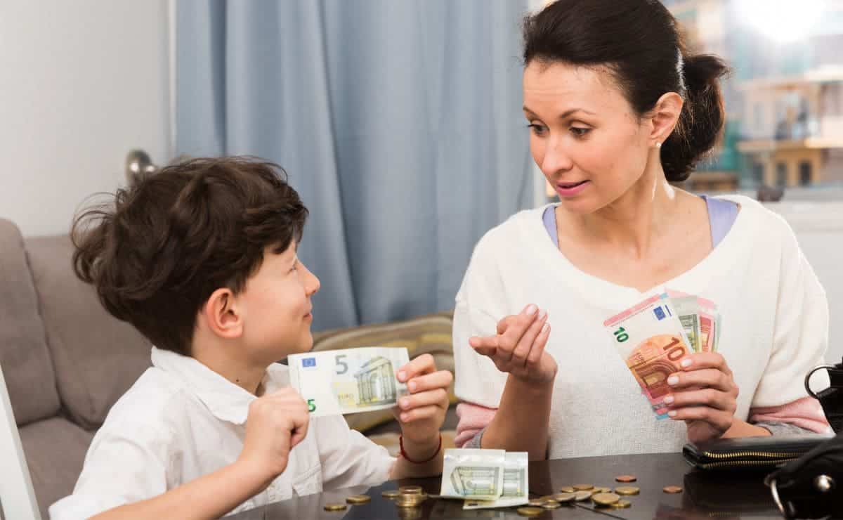 Cheque ayuda para fomentar la natalidad en España