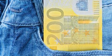 Cheque 200 euros de la Agencia Tributaria./ Foto de Canva