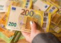 Cheque ayuda de 200 euros./ Licencia Adobe Stock