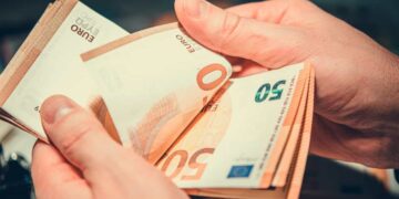 Cheque de 200 euros Agencia Tributaria./ Foto de Canva