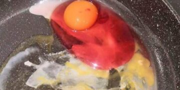 Clara de huevo roja