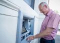 Comisión Banco ING en cajero automático./ Foto de Canva