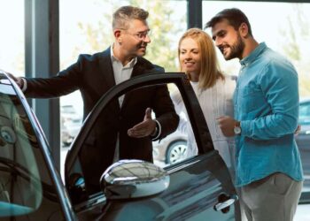 Ahorrar para comprar un coche./ Foto de Canva