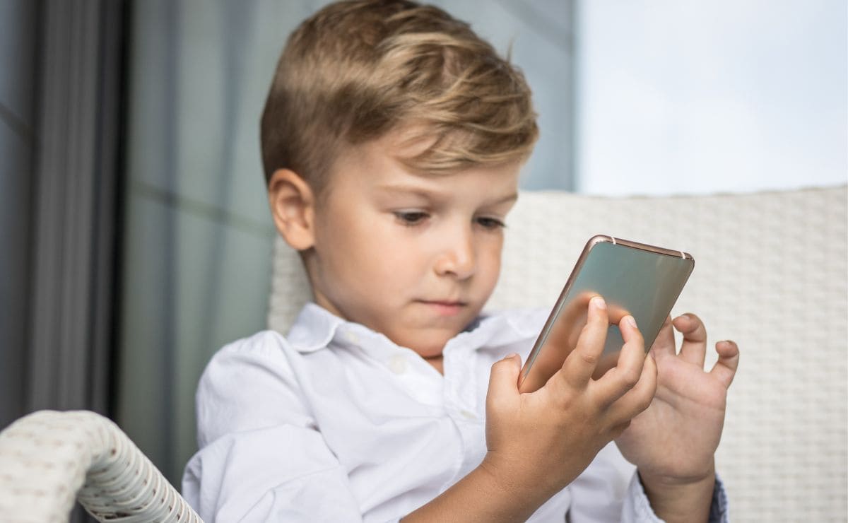 Consejos de CaixaBank para madres y padres sobre seguridad en TikTok