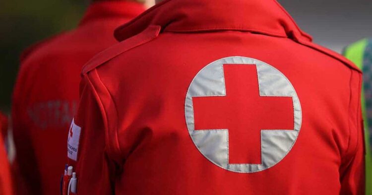 Trabajador de Cruz Roja