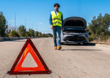 Triángulo de emergencia de la DGT./ Licencia Adobe Stock