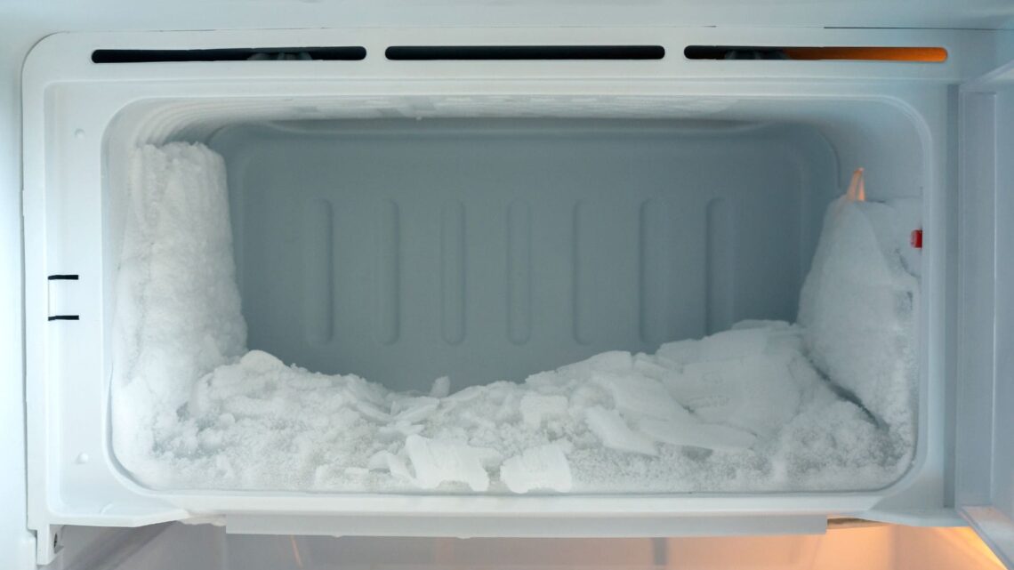 Descongela tu congelador en solo 15 minutos con este truco