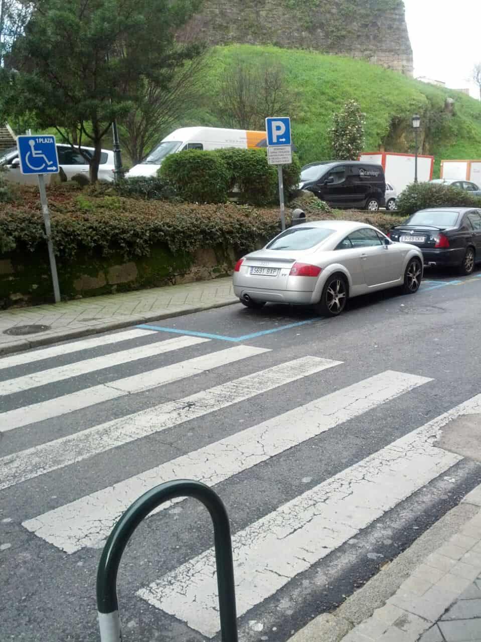 Un policía que no respeta nada....ni a nadie