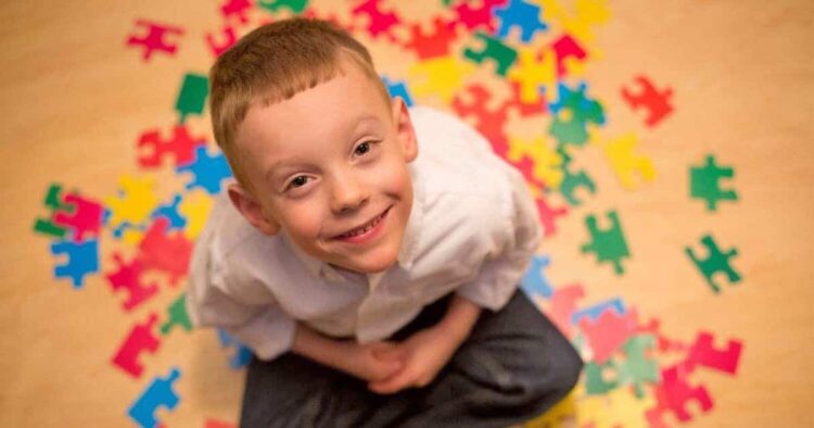 Niño con autismo