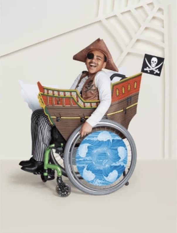 Disfraz de pirata niño y silla de ruedas