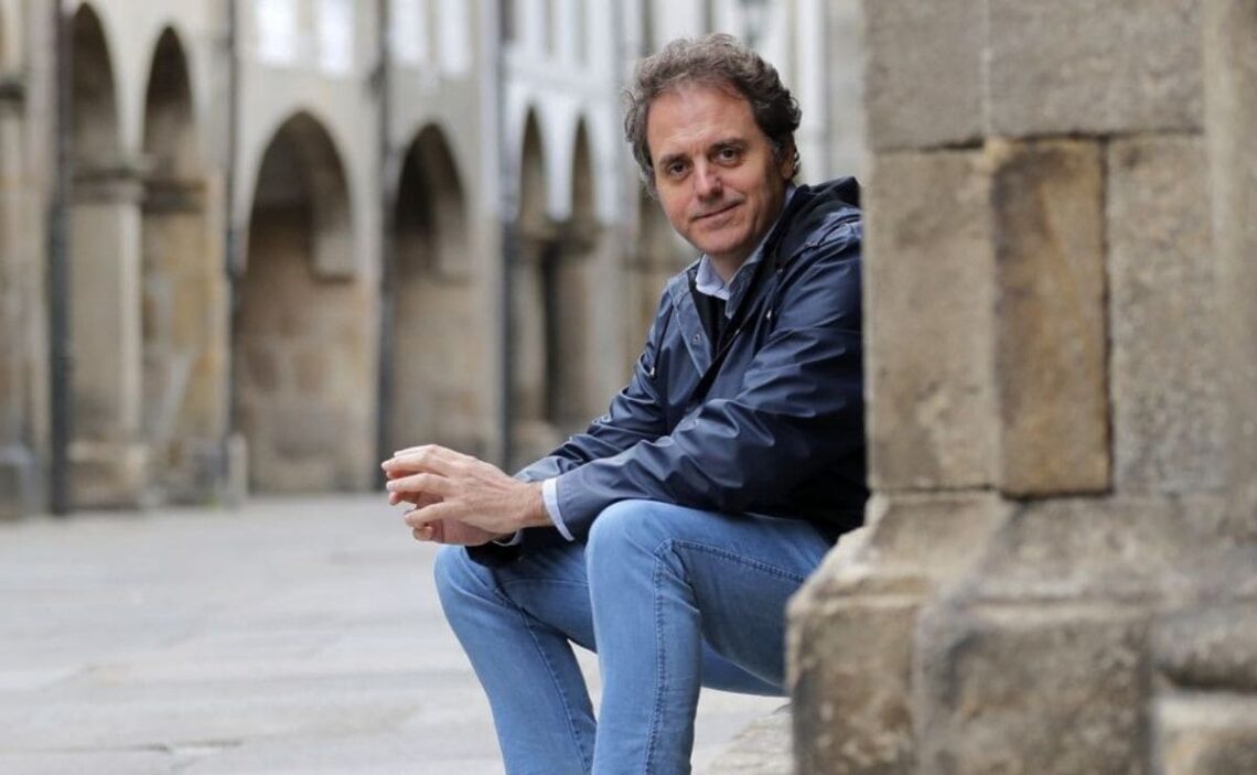 El escritor Domingo Villar ha sufrido una hemorragia cerebral este fin de semana