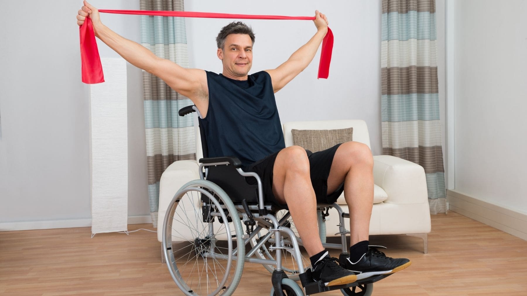 Ejercicios con bandas en silla de ruedas