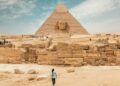 La Meseta de Giza, que incluye las pirámides de Giza y la Esfinge, se sitúa en El Cairo (Egipto)