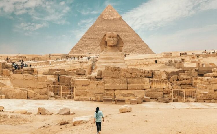 La Meseta de Giza, que incluye las pirámides de Giza y la Esfinge, se sitúa en El Cairo (Egipto)