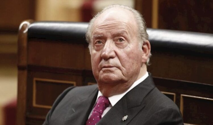 El Rey Juan Carlos traslada al Rey Felipe VI que abandona España