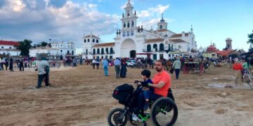 Francisco Zuasti en la aldea de El Rocio, un destino que será accesible para las personas con discapacidad