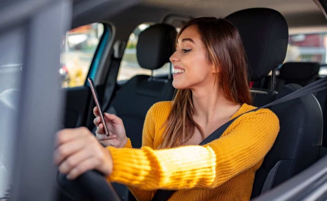 El accidente más común al volante es causa del uso del teléfono móvil