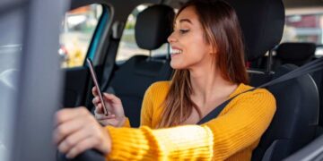 El accidente más común al volante es causa del uso del teléfono móvil