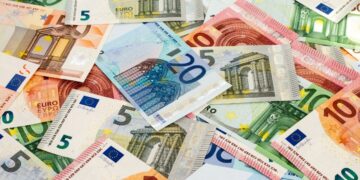 Dinero en efectivo, billetes, euros