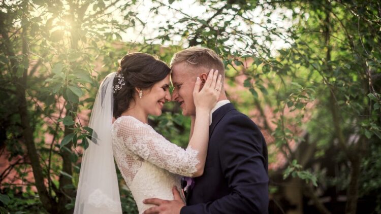 El notario tiene la potestad de unir en matrimonio