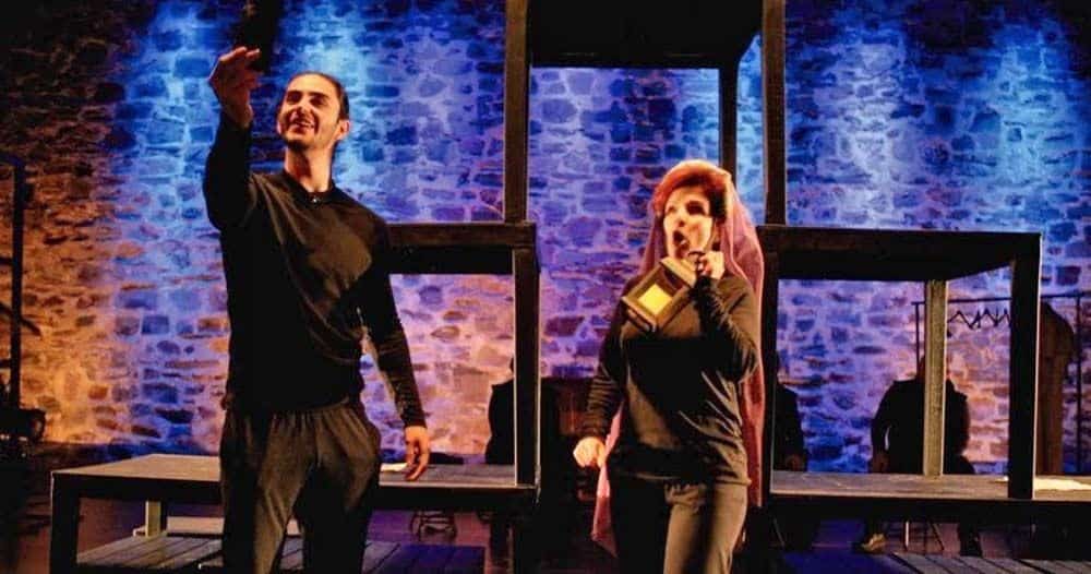 Encarna, la actriz que "supera los miedos" de su discapacidad visual en el teatro