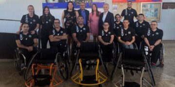 Equipo baloncesto con las sillas de ruedas donadas por la Fundación ONCE