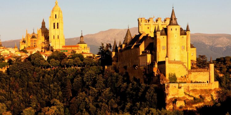 España cuenta con enclaves tan mágicos como el Alcázar de Segovia
