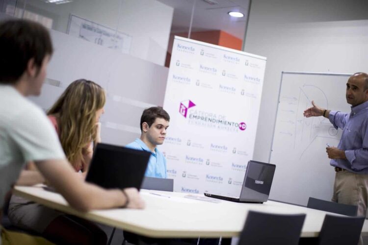 Estudiante con discapacidad Cátedra de Investigación Fundación Konecta-URJC. - JAVIERVALEIRO