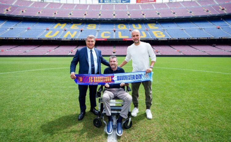 Joan Laporta, Juan Carlos Unzué y Pep Guardiola posan en el Spotify Camp Nou
