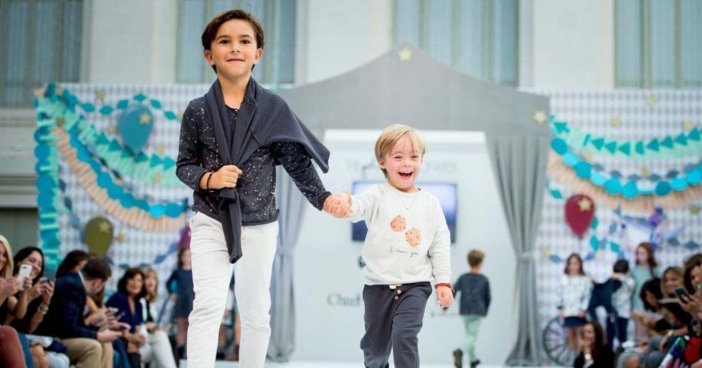 Niño con síndrome de Down en la Petit Fashion Week de Madrid