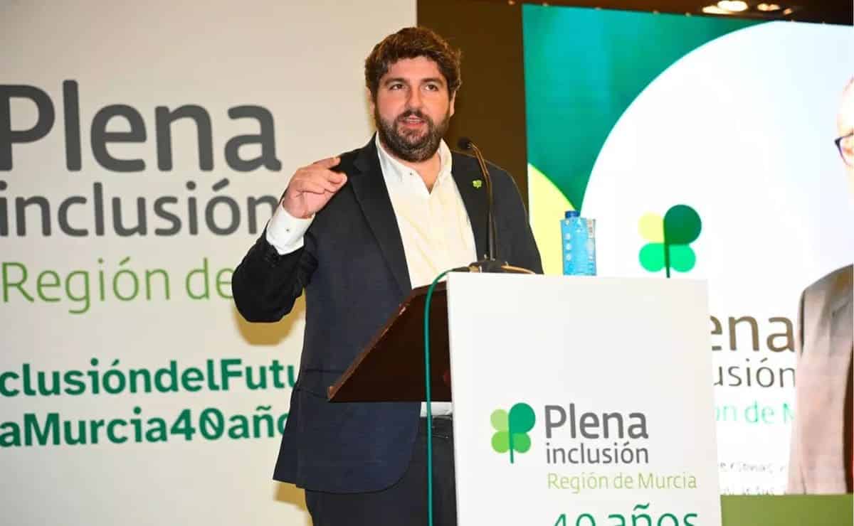 Fernando López Miras, presidente de la Región de Murcia, en un acto por el 40 aniversario de Plena Inclusión