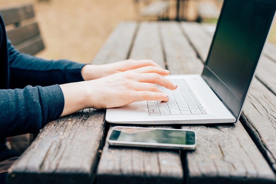 Trabajando en el portátil