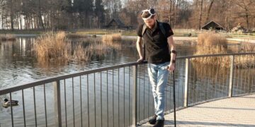 Gert-Jan Oskam, la persona tetrapléjica vuelve a andar gracias a una tecnología que conecta el cerebro con la médula espinal