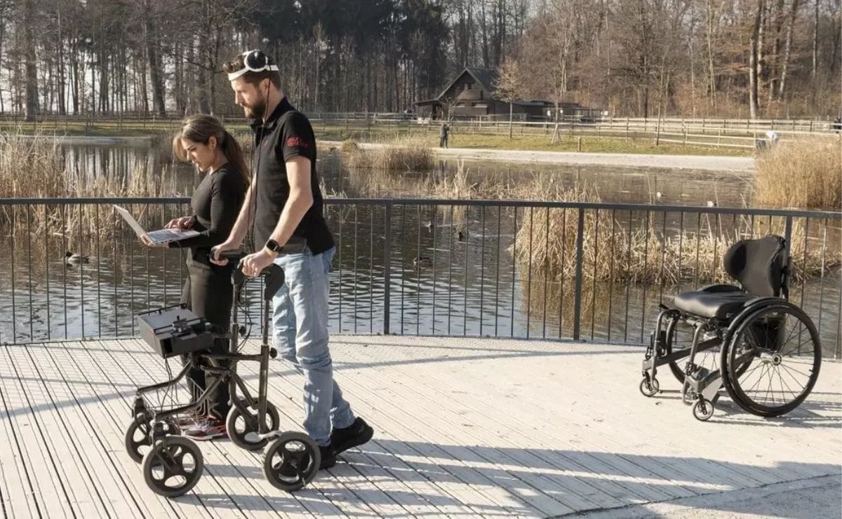 Gert-Jan Oskam, la persona tetrapléjica vuelve a andar gracias a una tecnología que conecta el cerebro con la médula espinal