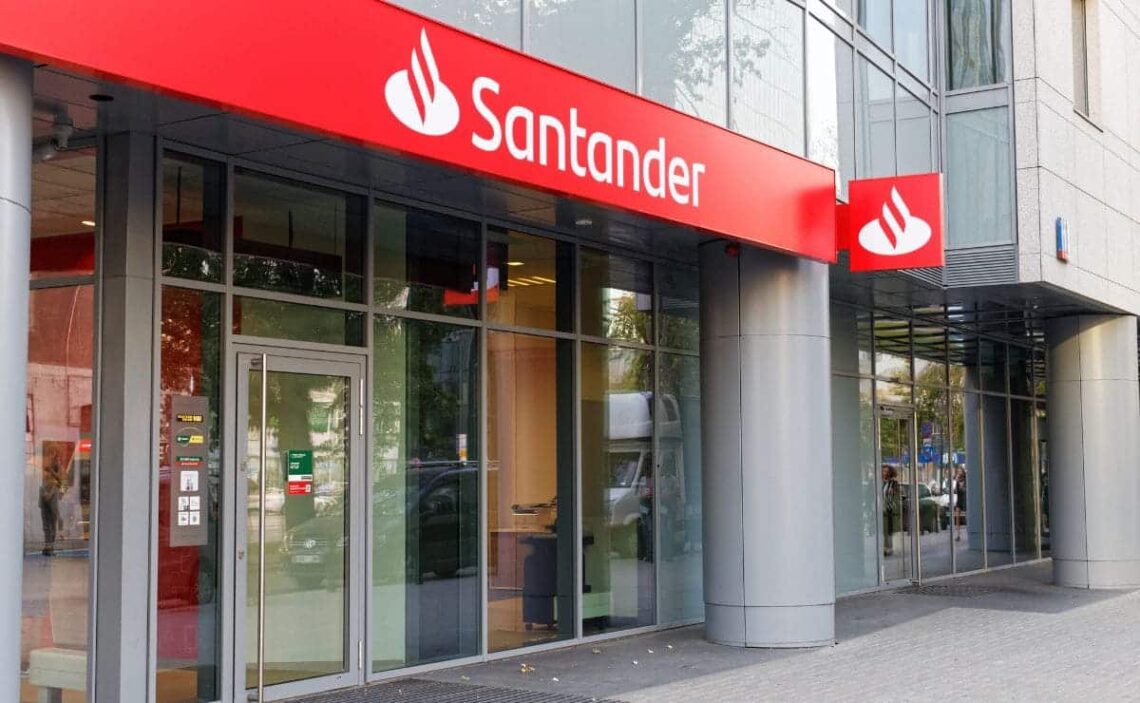 Hipoteca Banco Santander./ Licencia Adobe Stock
