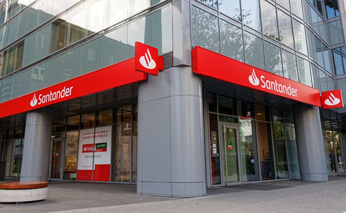 Hipoteca para jóvenes de Banco Santander./ Licencia Adobe Stock