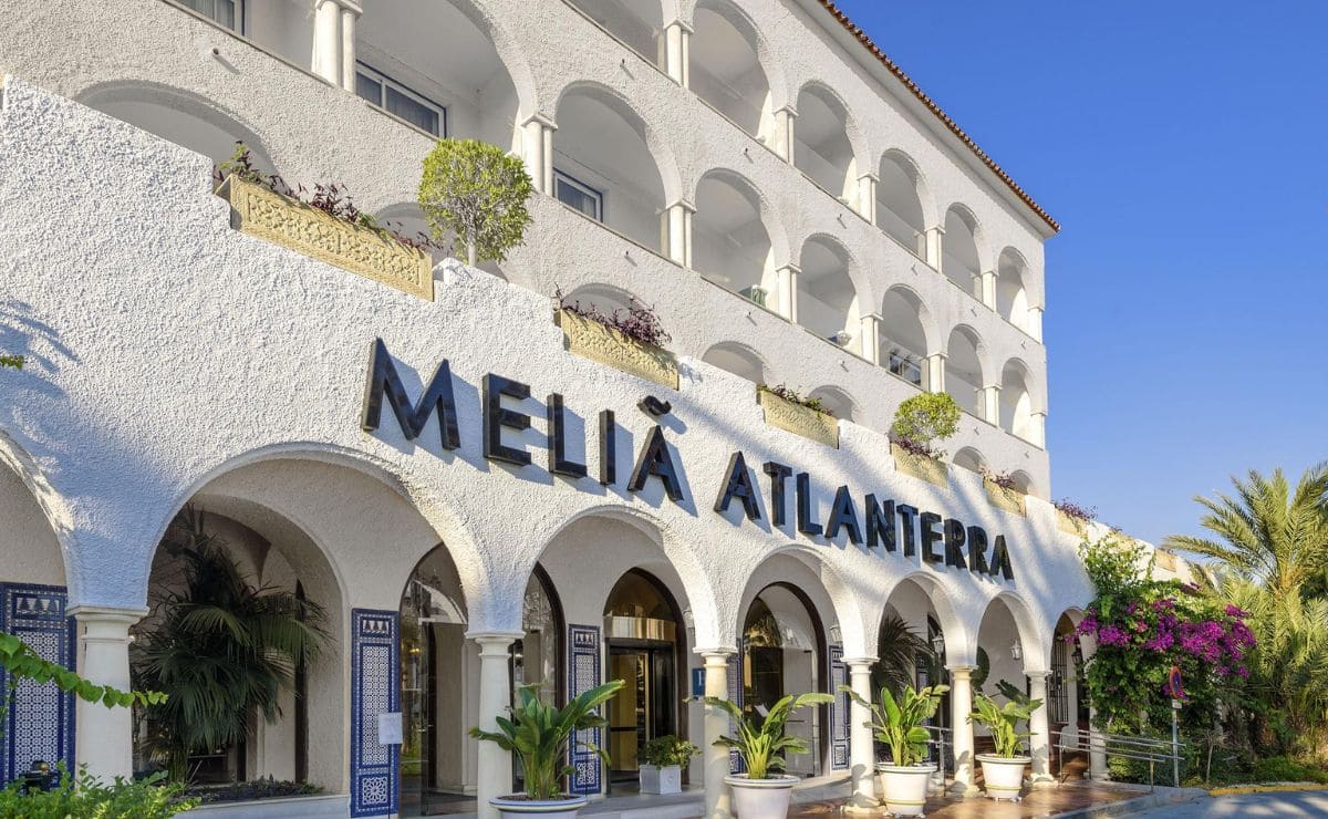 Entrada del Hotel Melia Zahara Atlanterra, situado en Zahara de los Atunes
