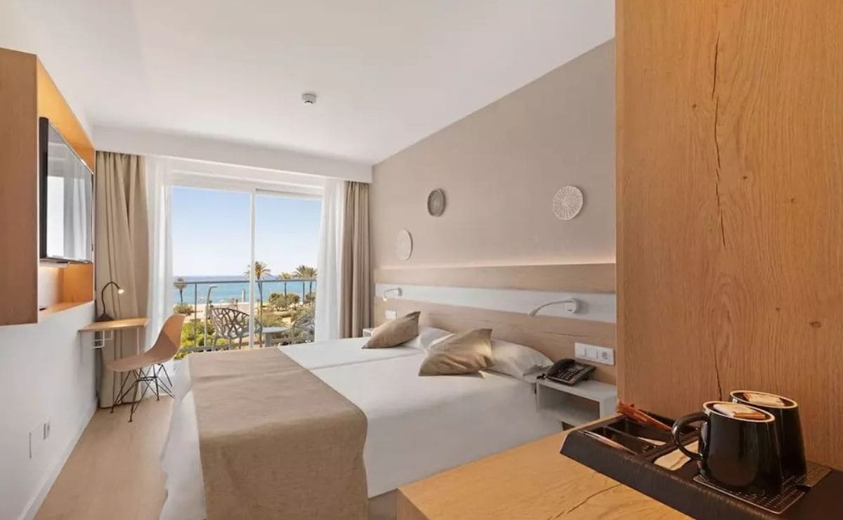 Habitación del Hotel Sant Jordi situado en Palma de Mallorca