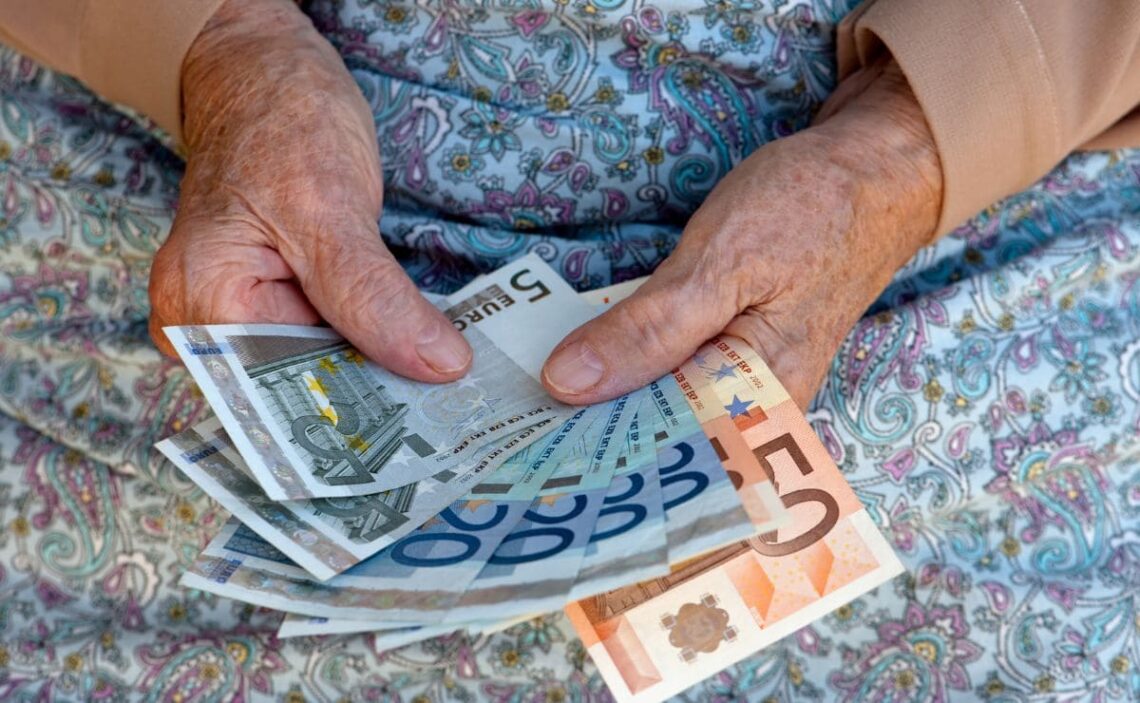 Ayudas del IMSERSO para pensionistas./ Licencia Adobe Stock