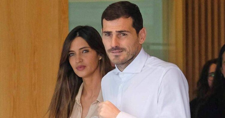 Iker Casillas sale del hospital junto a Sara Carbonero