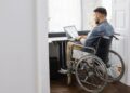 Incapacidad permanente y seguir trabajando./ Licencia Adobe Stock